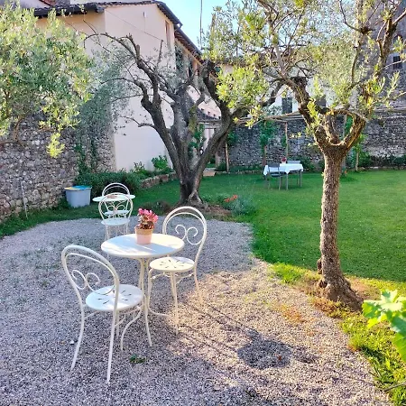 Badia Giulia Prestigious Historical B&b, - Adults Only - No Pets Frühstückspension